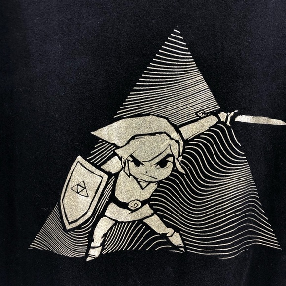 Nintendo The Legend of Zelda M Black Gold T-Shirt with Link & the Triforce - Picture 3 of 6